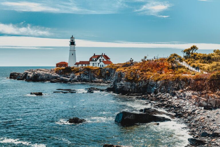 Maine – atrakcje, skaliste wybrzeże, latarnie morskie i Park Narodowy Acadia